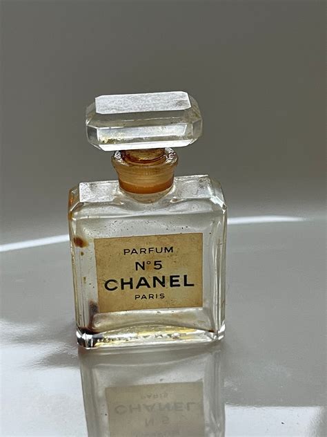 how to date chanel bottle.